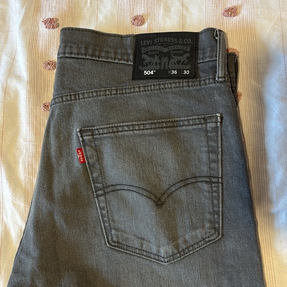 504 Levi jeans - Picture 2 of 3